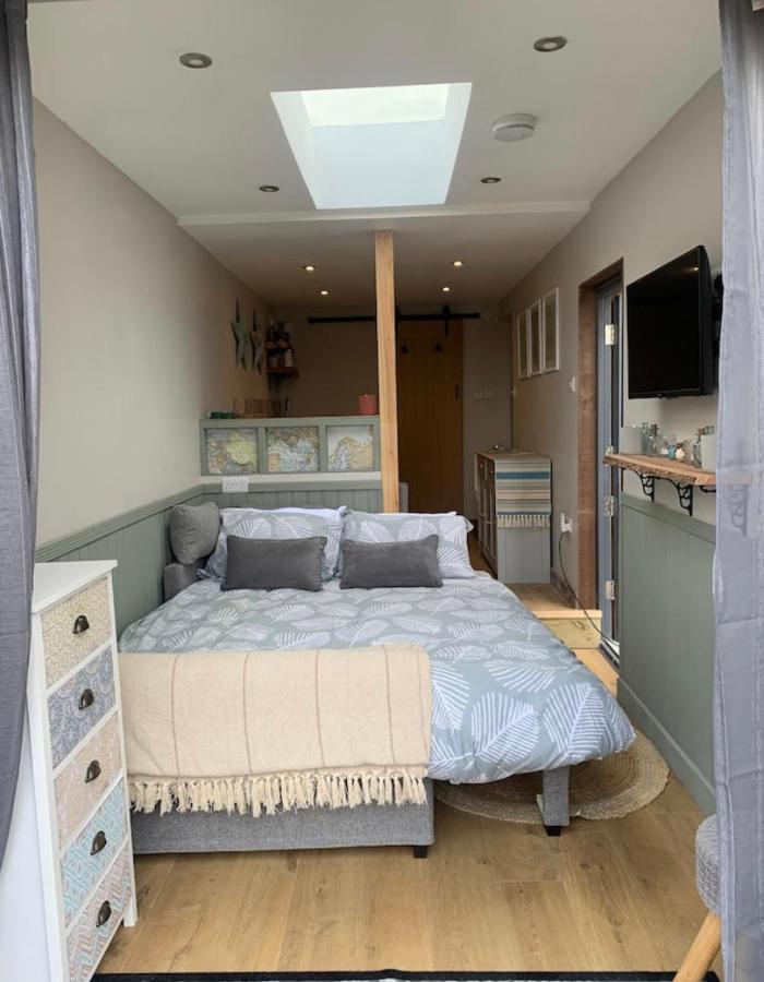 לואיס Meadow View - A Studio With Free Parking And A Sunny Terrace מראה חיצוני תמונה
